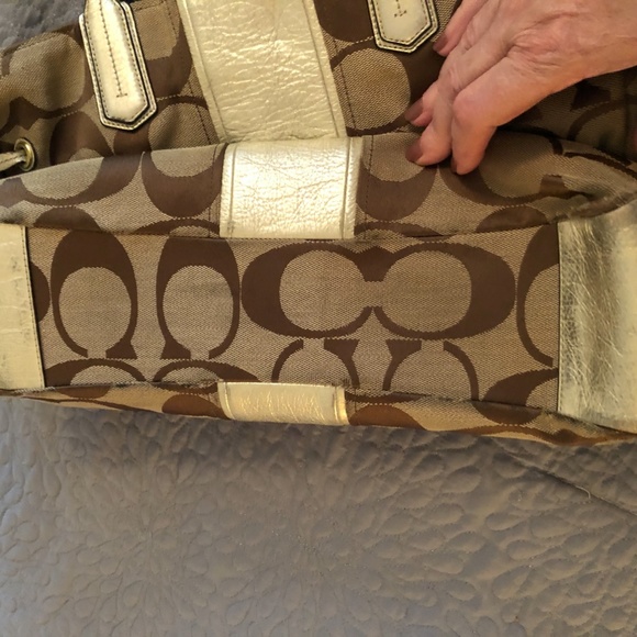 Coach Signature Purse, Khakl with Gold Trim - Picture 5 of 8
